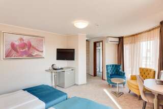 Отель Hotel Meridian Клуж-Напока Улучшенный двухместный номер с 2 отдельными кроватями-1