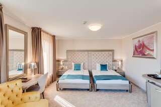 Отель Hotel Meridian Клуж-Напока Улучшенный двухместный номер с 2 отдельными кроватями-3