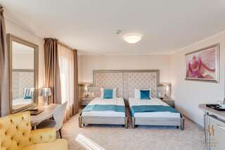Отель Hotel Meridian Клуж-Напока Улучшенный двухместный номер с 2 отдельными кроватями-4